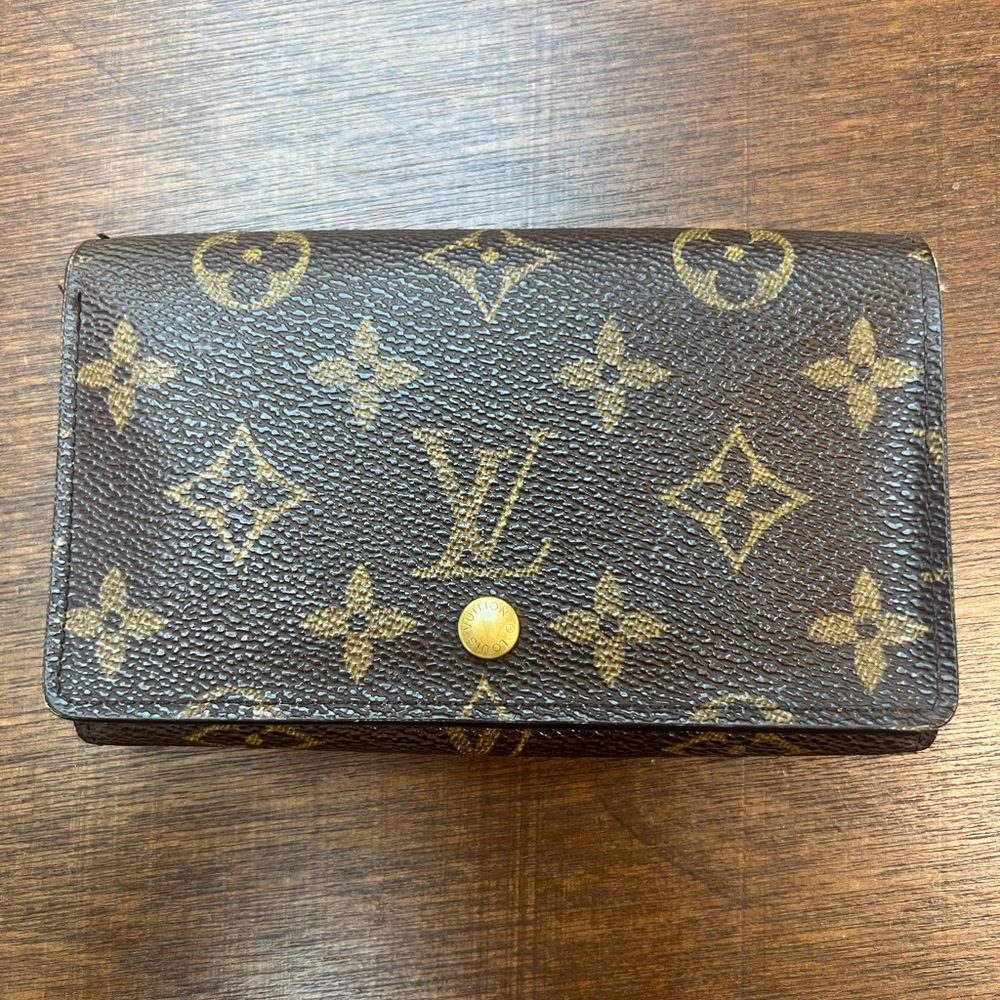 Louis Vuitton Tressor Wallet